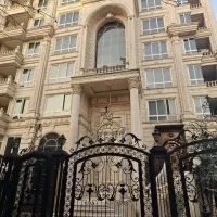 ساختمان-اداری-برند-بر-اصلی-تابلو-خور-نمای-مجلل