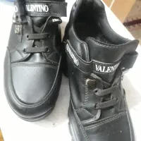 کفش زنانه و مردانه وپارچه زنانه وروشلواری مردانه