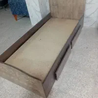 تخت چوبی سالم