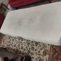 یک عدد تشک رویال به همراه یک عدد تخت چوبی|تشک تختخواب|گنبد کاووس, |دیوار