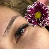 خدمات تخصصی اکستنشن مژه و‌ لیفت