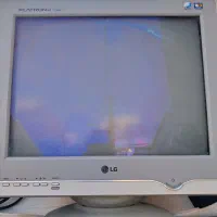 مونیتور LG و کیبورد کامپیوتر