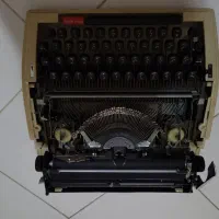 ماشین تحریر،دستگاه تایپ قدیمی کلکسیونی