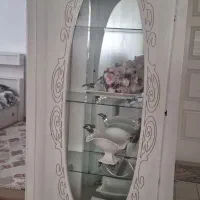 ۱عددبوفه بسیارتمیزک داخلشم ی اینه سرتاسری داره