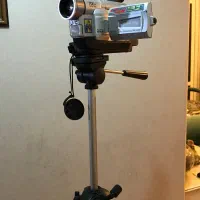 دوربین هندی کم اورجینال JVC با سه پایه متحرک|دوربین عکاسی و فیلمبرداری|تهران, سعادتآباد|دیوار