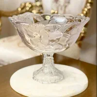 میوه و شیرینی خوری پذیرایی