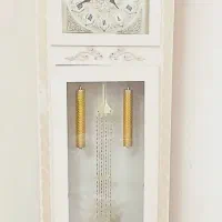 ساعت ایستاده و صندلی اپن