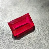 یاقوت سرخ 32 قیراطی و زمرد 27 قیراطی معدنی