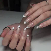 کاشت وترمیم ناخن در تخفیف