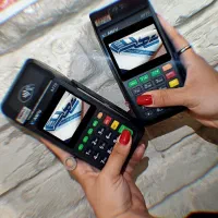 هم کامپیوتر و صندوق فروشگاهی هم موبایل هم کارتخوان