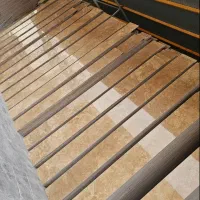 سنگ نما /ب ۵ نفر کارگر ساختمانی