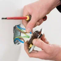 برقکار ساختمان و تاسیسات کولر