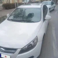 جک J5 اتوماتیک 1800cc، مدل ۱۳۹۳