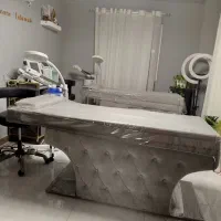 تخت برای پاکسازی و مژه
