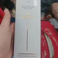 یک عدد ژل شستشو صورت