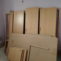 در کمد دیواری با چارچوب