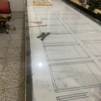 تعدادی شیشه ۶ میل، نوپان و میزکار