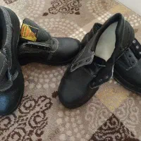 دو جفت کفش ایمنی
