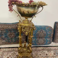 کنار سالنی مجلل و زیبا