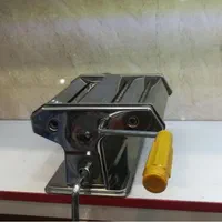 دستگاه رشته بر خمیر پهن کن دستی خارجی|ظروف پخت‌وپز|شیراز, فخرآباد (دروازه کازرون)|دیوار