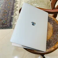 مک بوک پرو2017گرافیک دار corei7 تاچ بار۱۵.۵ اینچی