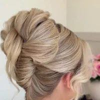 جهت تکمیل کادر سالن در لاین شنیون