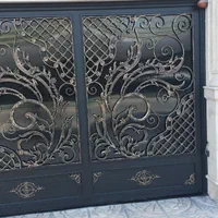 نقاش درب حیاط