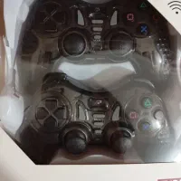 یک جفت دسته بازی هم بلوتوثی هم دانگل USB