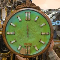 ساعت دیواری چوبی صفحه سبز بیسورد بزرگ