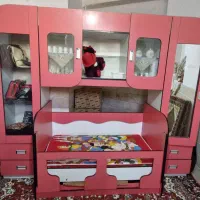 یک عدد کمد بچه بزرگ