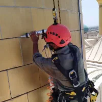 کار در ارتفاع شستشو نما و پیج رول پلاک
