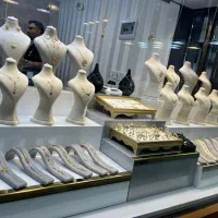 فروش ویترین و چند عدد مانکن