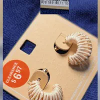 فروش اکسسوری گوشواره|بدلیجات|رشت, گلباغ نماز|دیوار