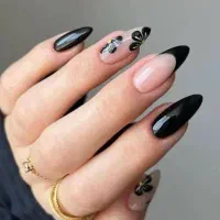 کاشت ناخن و اموزش و تمامی خدمات ارایشی