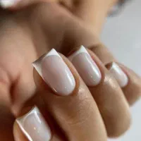 آموزش و انجام خدمات کاشت ناخن