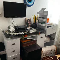 میز رو شیشه دار