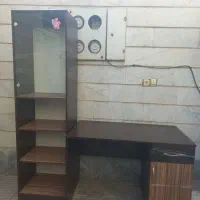 میز تحریر و باکس کتاب و ویترین