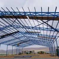 اجرا خرپا و پوشش سقف سوله ورق شیروانی ساندویچ پانل