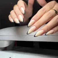 آموزش کاشت ناخن