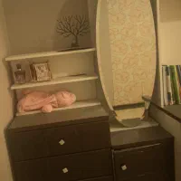 میز وآیینه وکمد ارایش