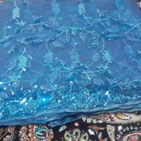 چند عدد دسمال همراه یک قوار لباس