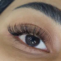 مدل برای کاشت مژه