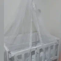 گهواره کنارتخت مادر