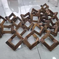 تولید و فروش پایه چوبی و زیرگلدانی چوبی