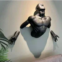 دیوارکوب نیم تنه رهایی