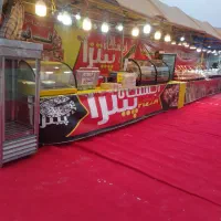 فروشنده در نمایشگاه گراش