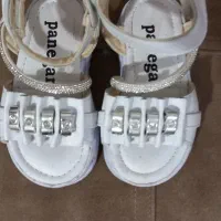 کفش|کفش و لباس بچه|خوی, |دیوار