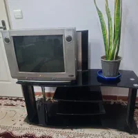 تلویزیون و میز ال سی دی