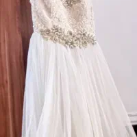 لباس عروس بچگانه|لباس|قم, چهار امامزاده|دیوار