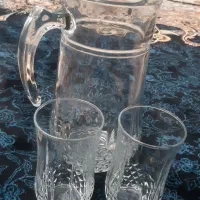 یک عدد پارچ بهمراه دو دست لیوان